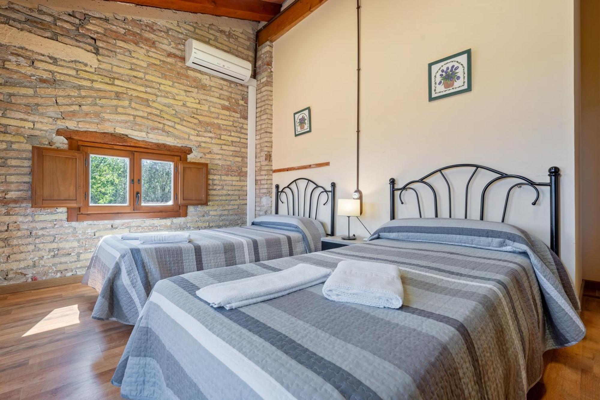 Vila Mas De Sisco Flix Exteriér fotografie